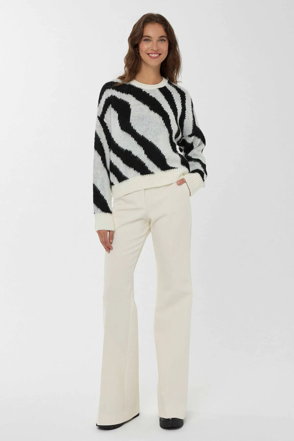 Striped Crew Neck Knit Sweater 3