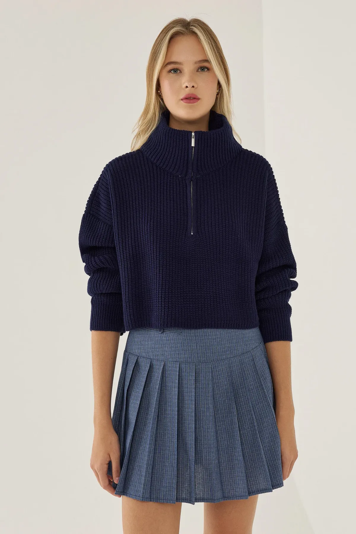 Hiccup Zipper Collar Crop Sweater