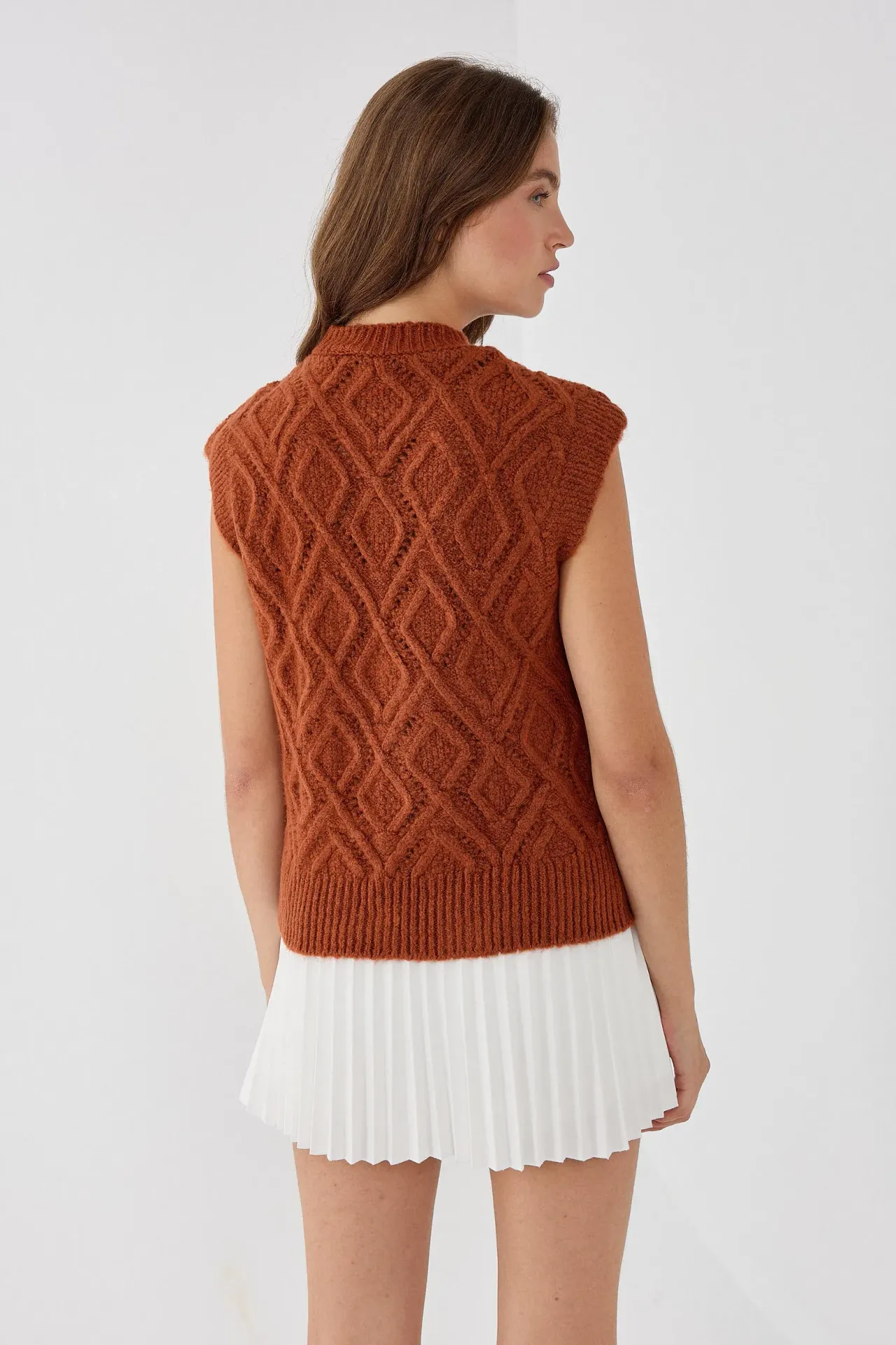 Baklava Pattern Crew Neck Knit Vest