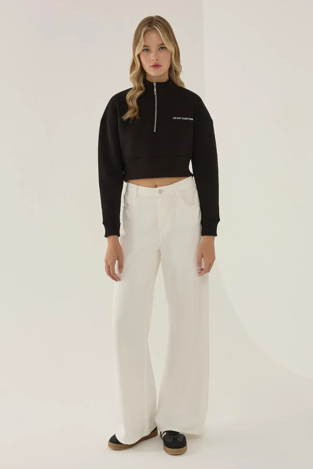 Zipper Collar Crop Slogan Sweatshirt 2