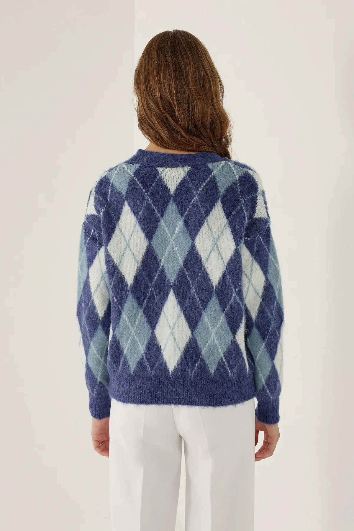 Relaxed Fit V-Neck Diamond Pattern Cardigan 5