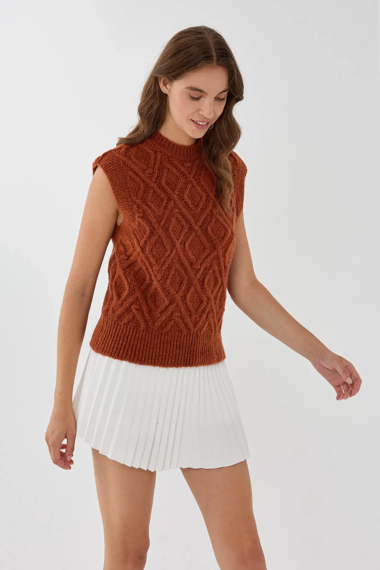 Baklava Pattern Crew Neck Knit Vest