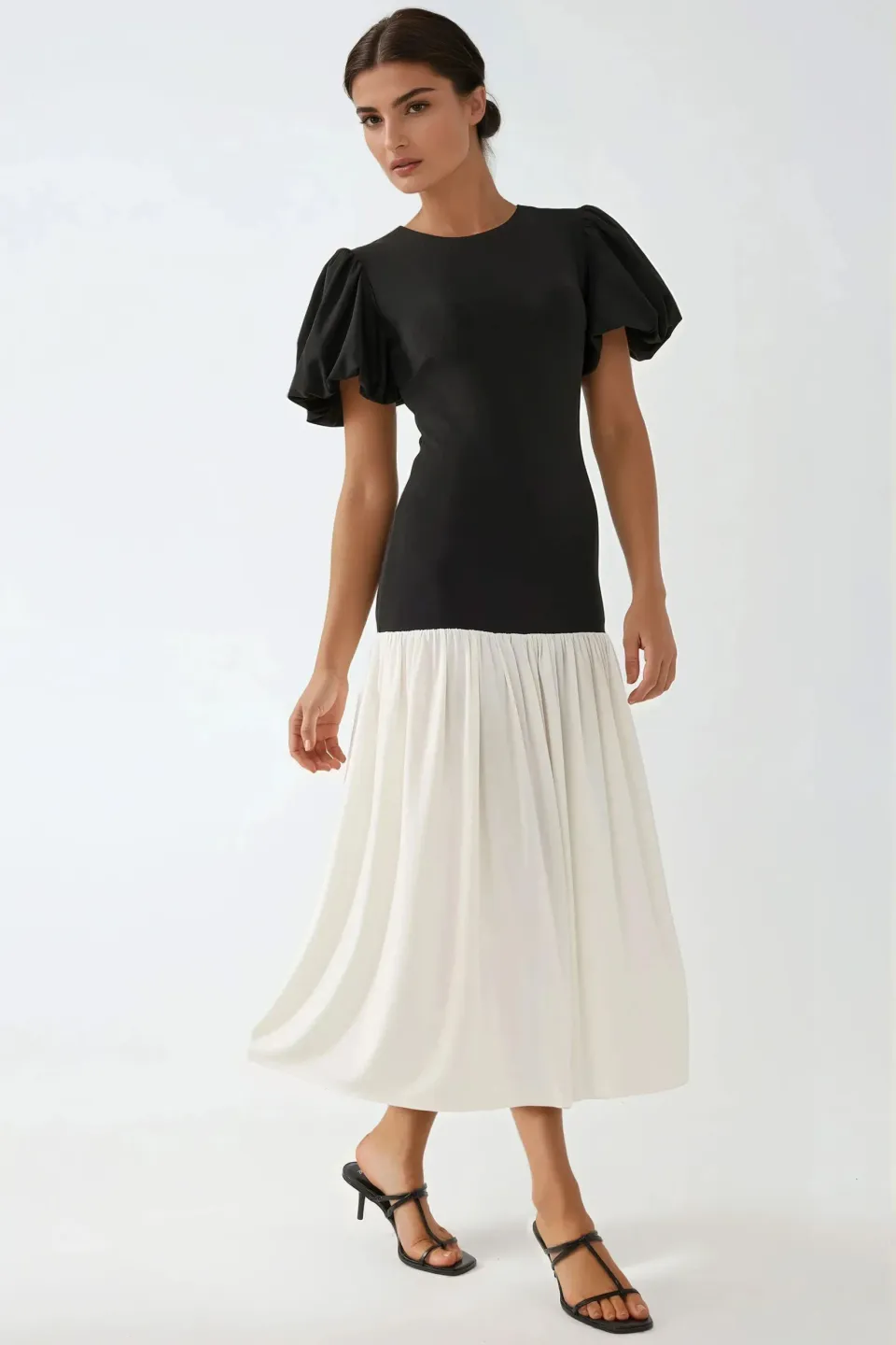Fitted Contrast Midi Dress with Crew Neck