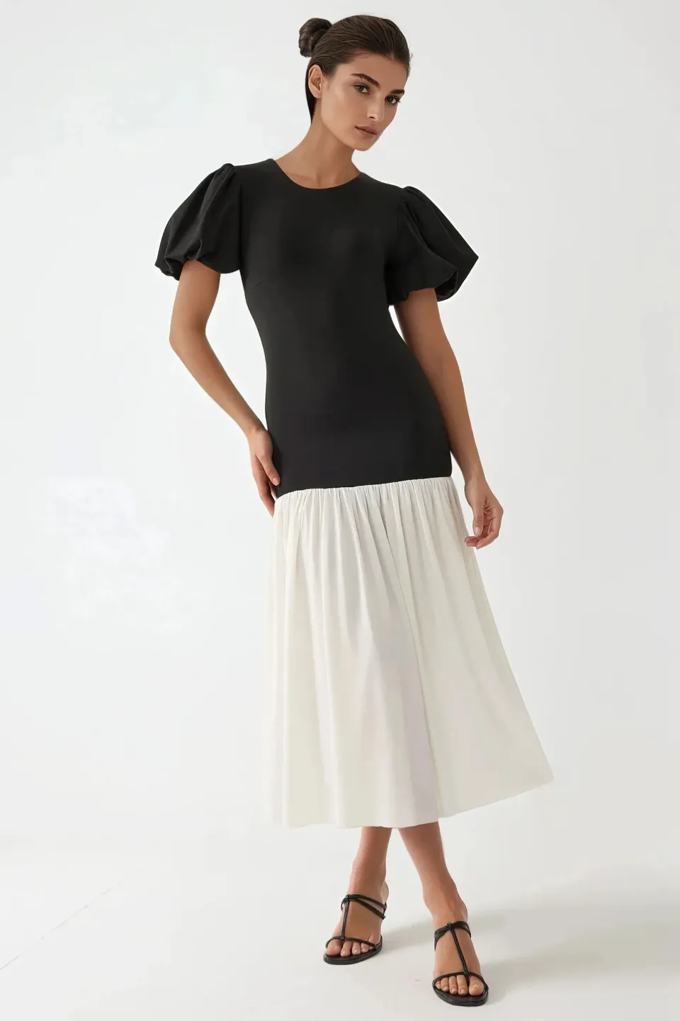 Fitted Contrast Midi Dress with Crew Neck