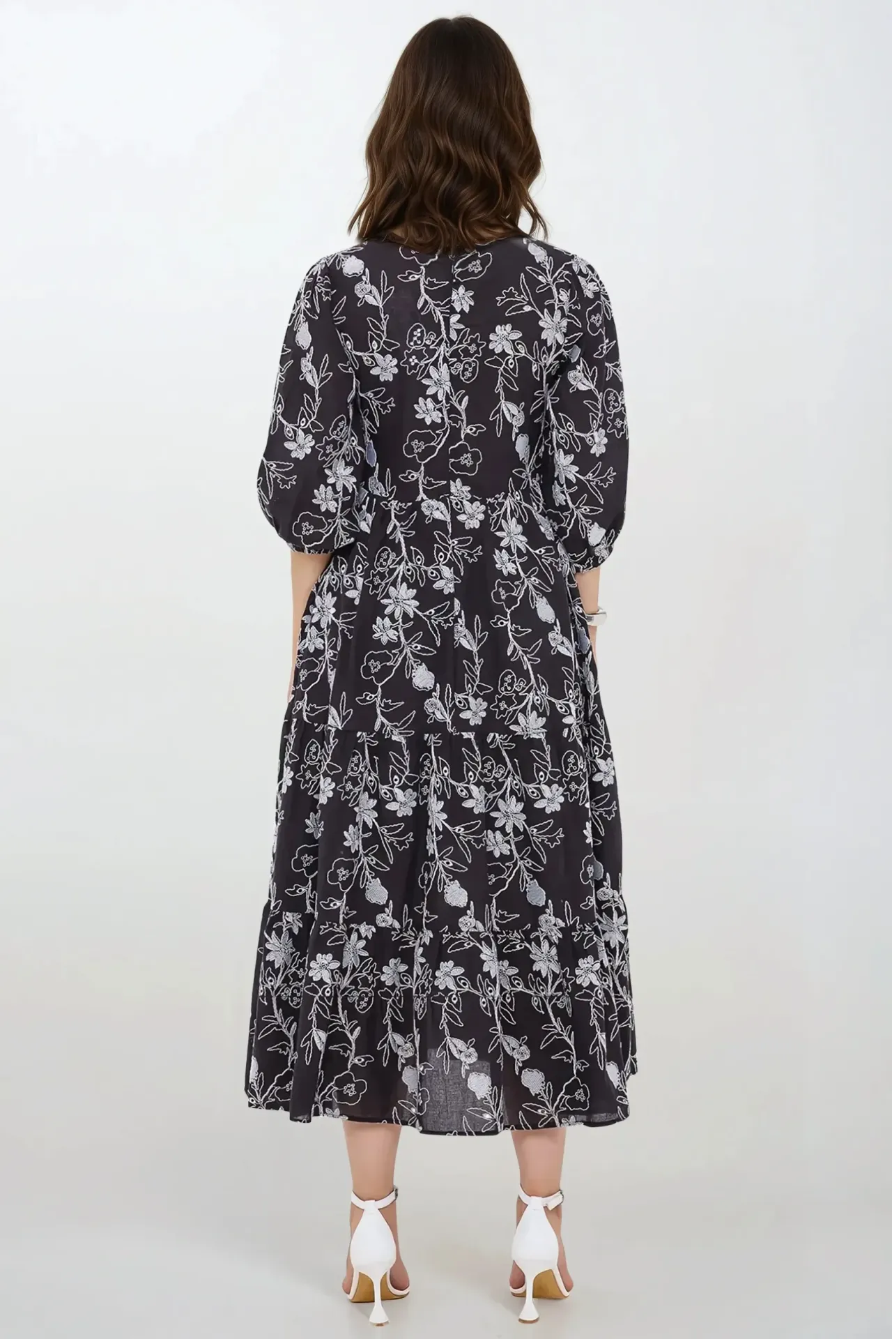 Embroidered Sweetheart Neck Tiered Maxi Dress with a Puff Sleeves
