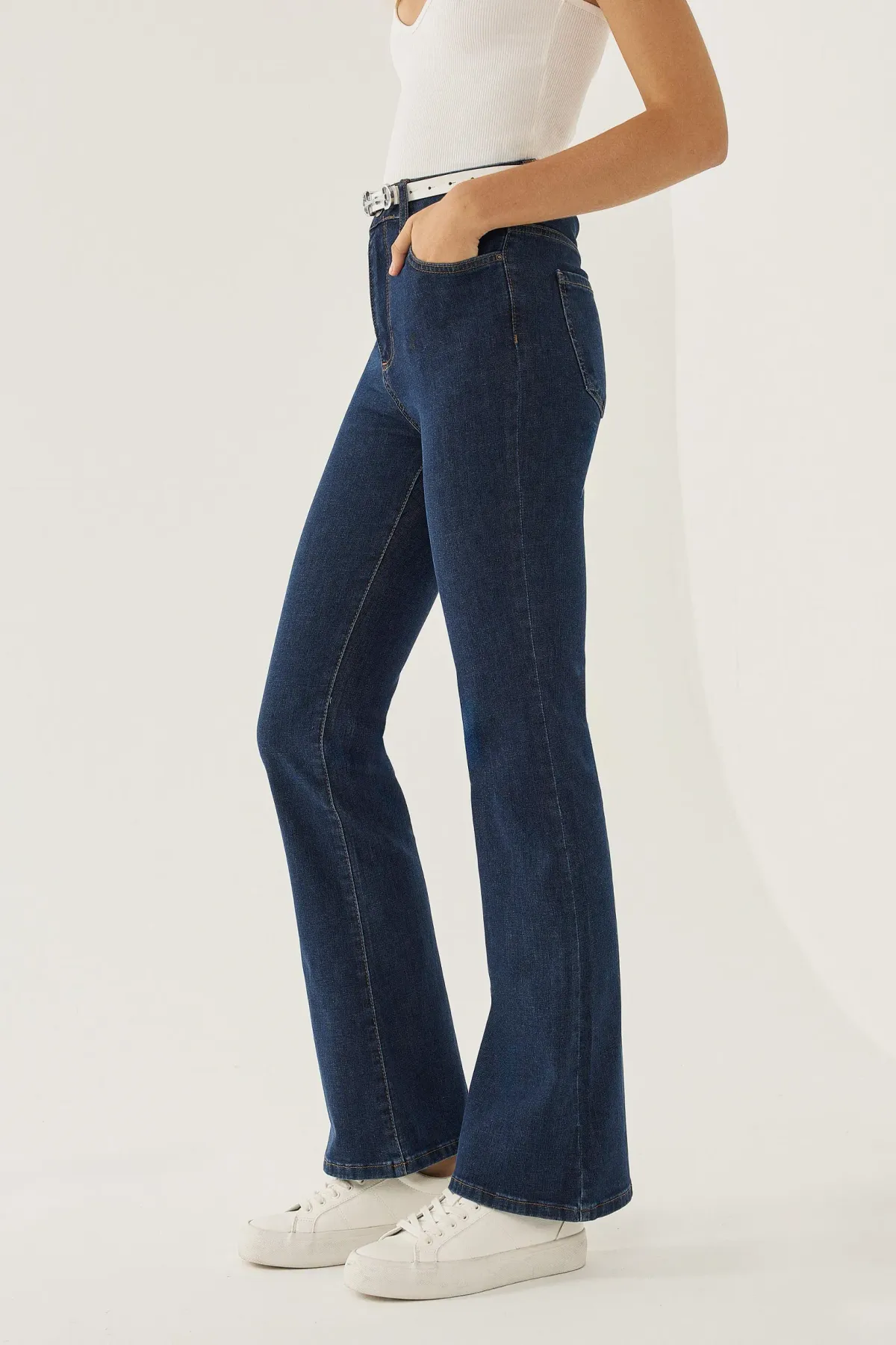 Normal Waist Flare Jeans 3