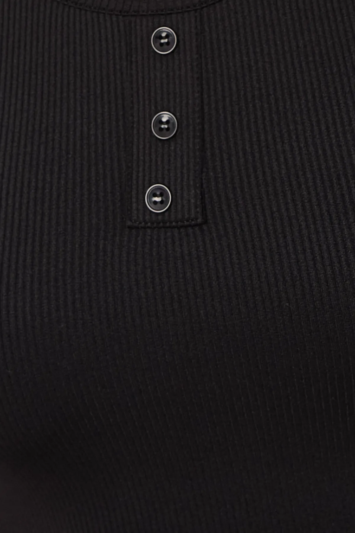 Basic Button Detailed Crop Top 6