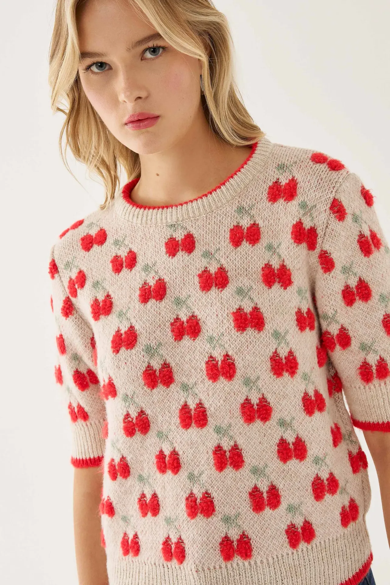 Patterned Short Sleeve Knit Sweater