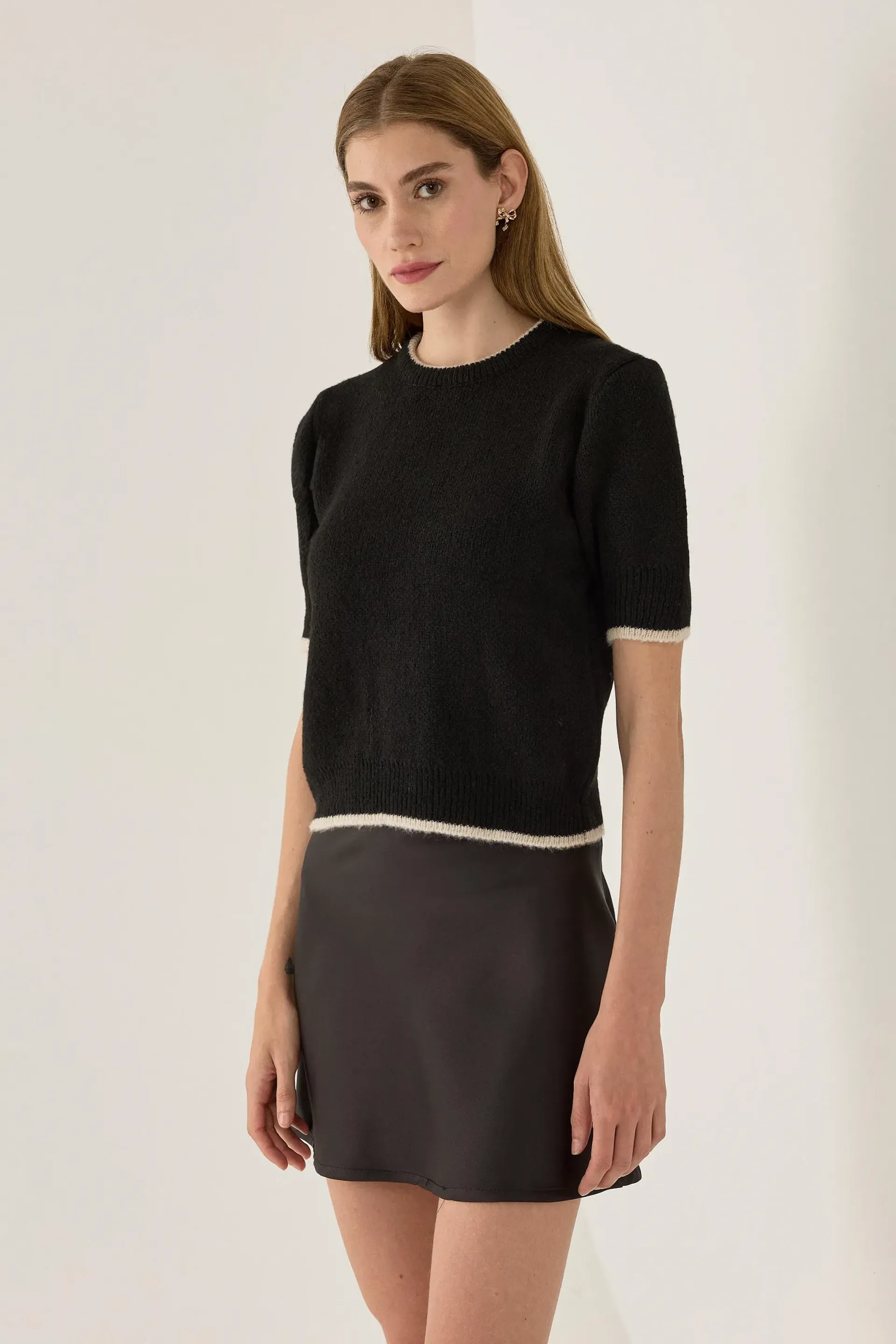 Black Contrast Knitted Sweater Women