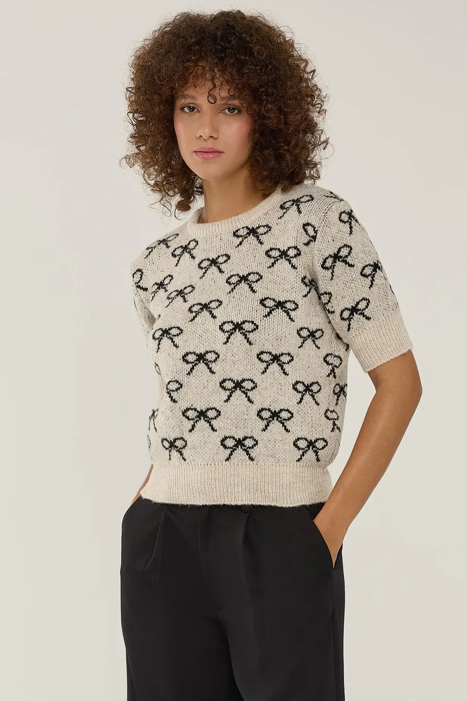 Bow Patterned Short Sleeve Sweater