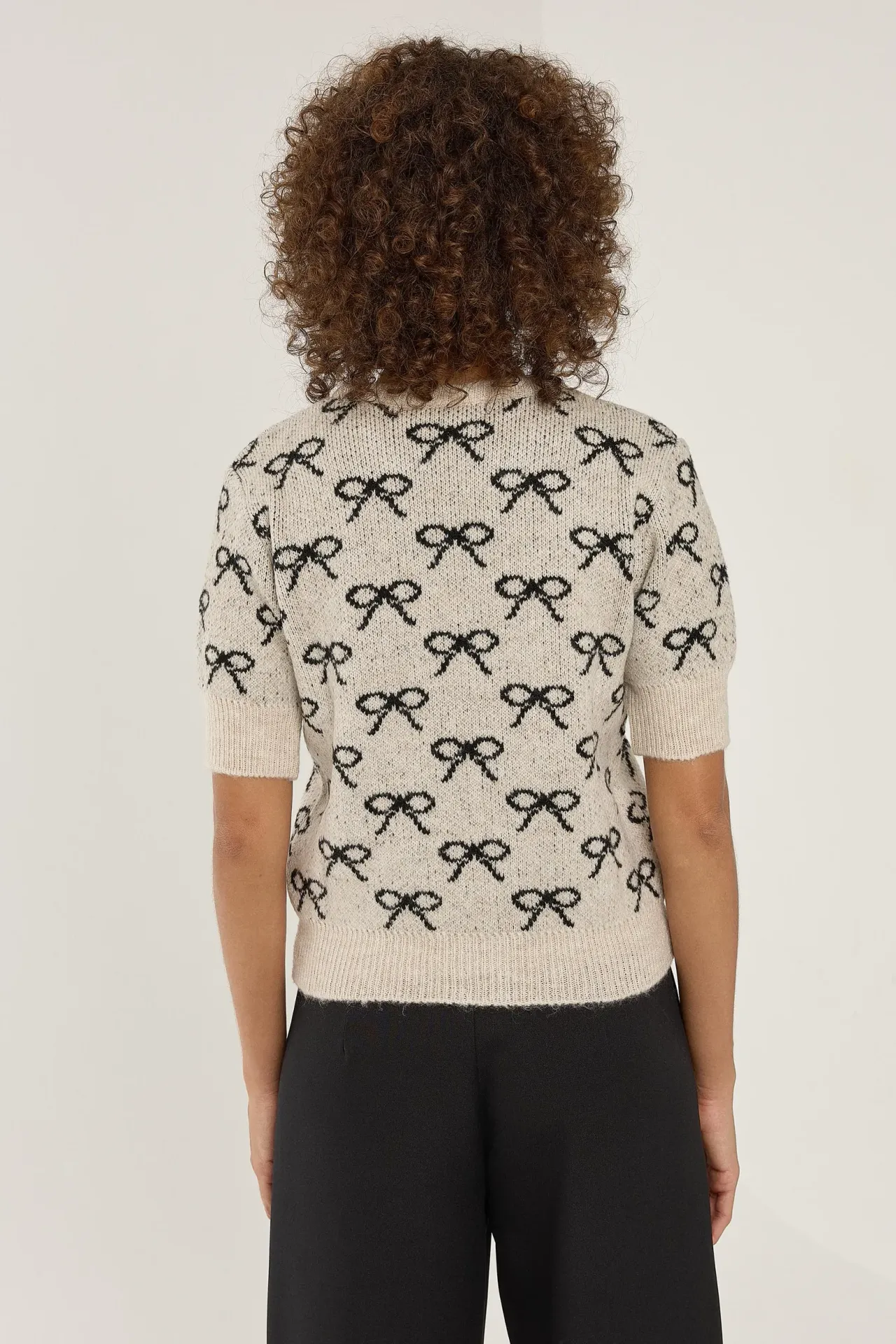 Bow Patterned Short Sleeve Sweater