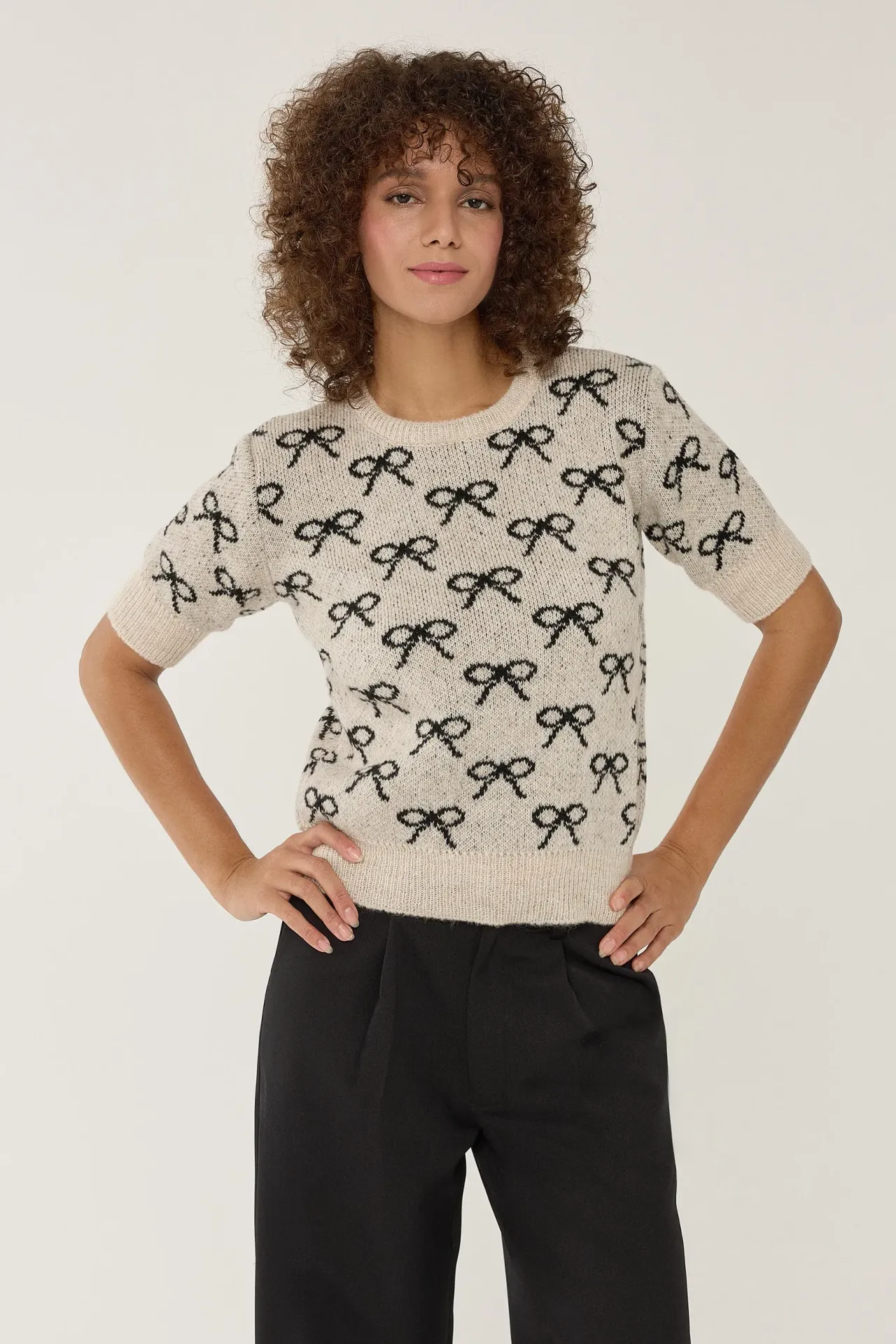 Bow Patterned Short Sleeve Sweater