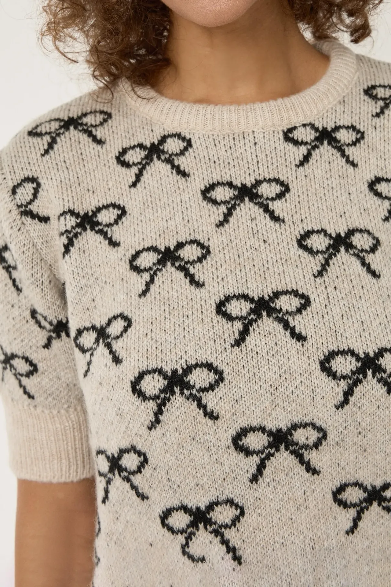 Bow Patterned Short Sleeve Sweater