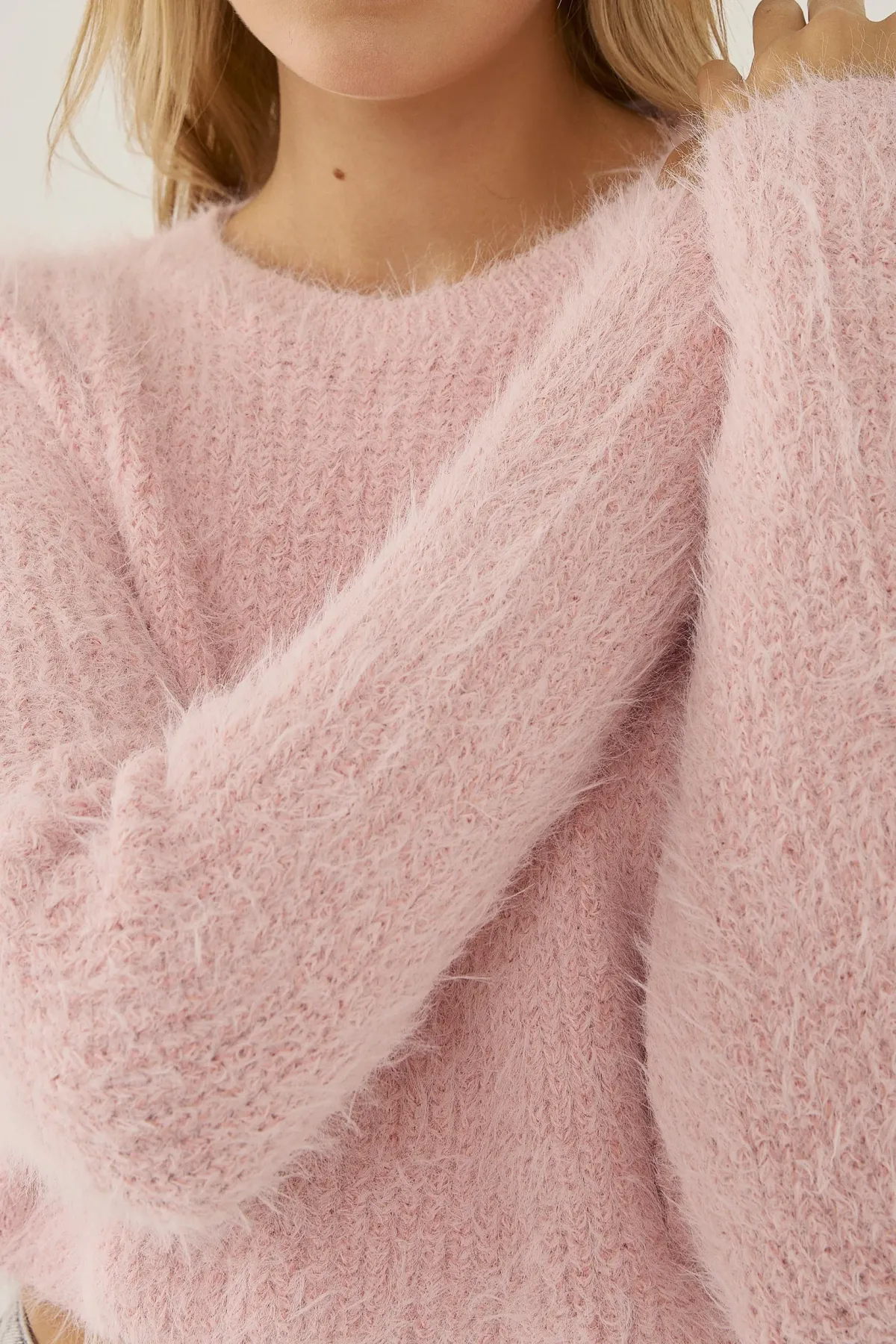 Textured Crop Sweater with Crew Neck 5