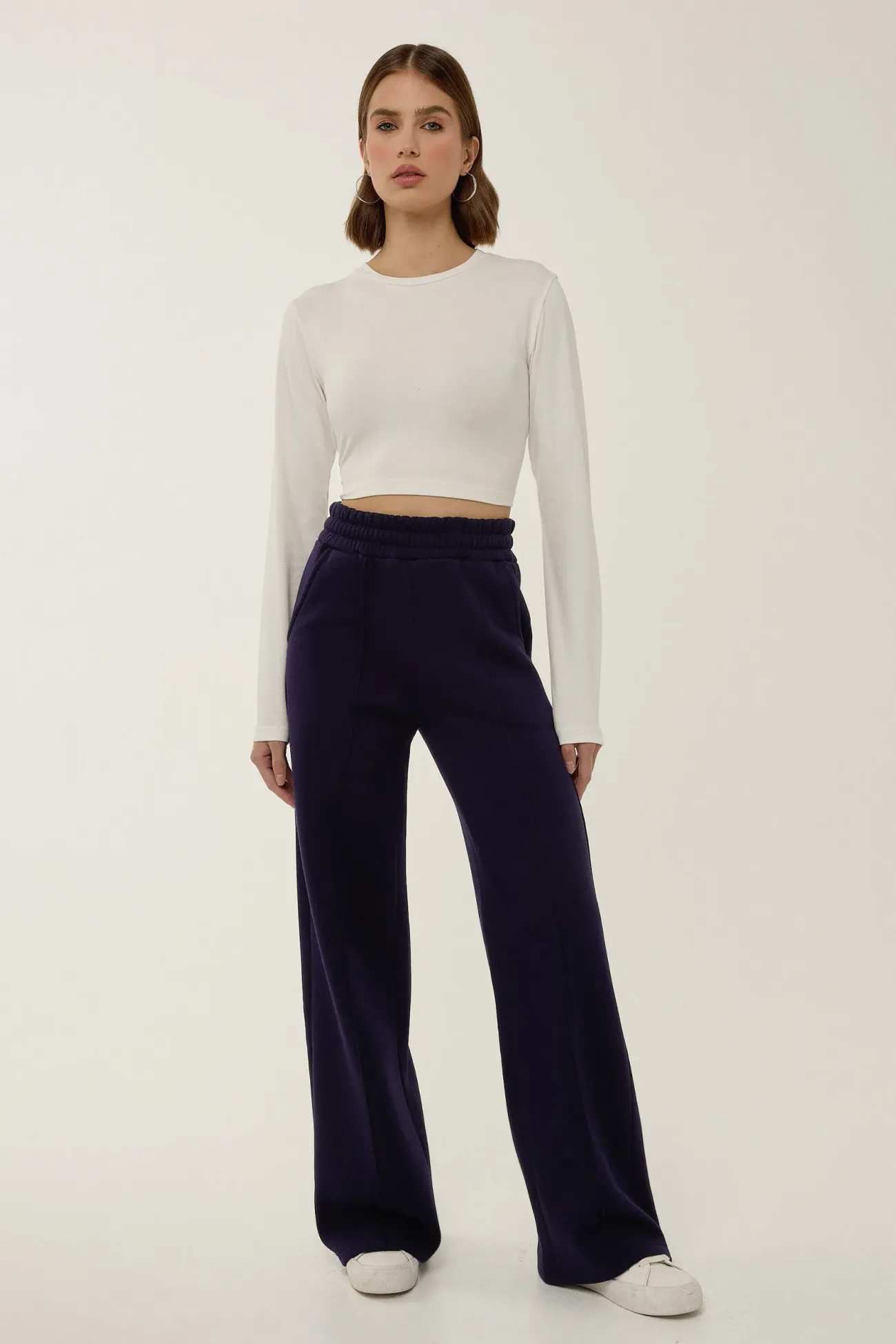 Wide Leg Elastic Waist Pintuck Fleece Sweatpants 1