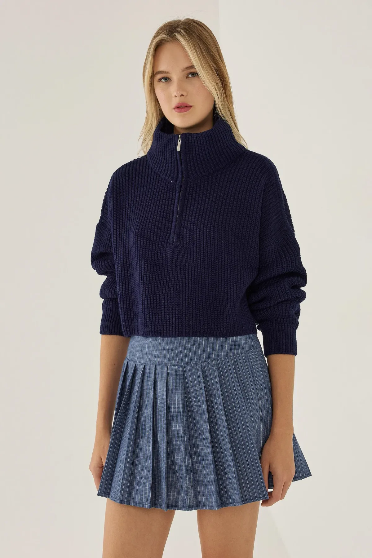 Hiccup Zipper Collar Crop Sweater