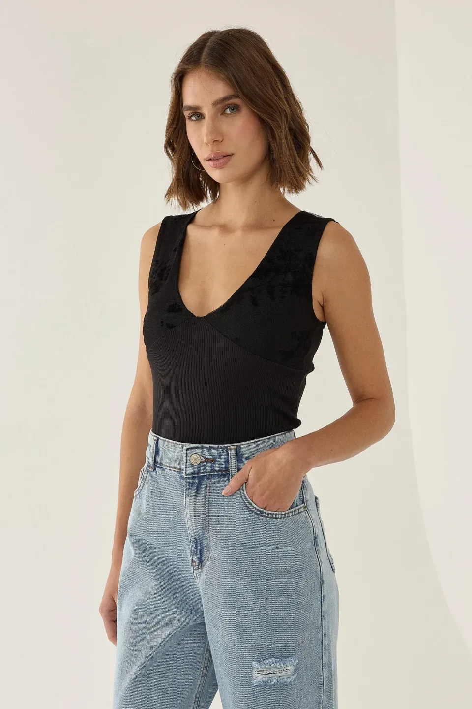 Lace Detail V-Neck Crop Top