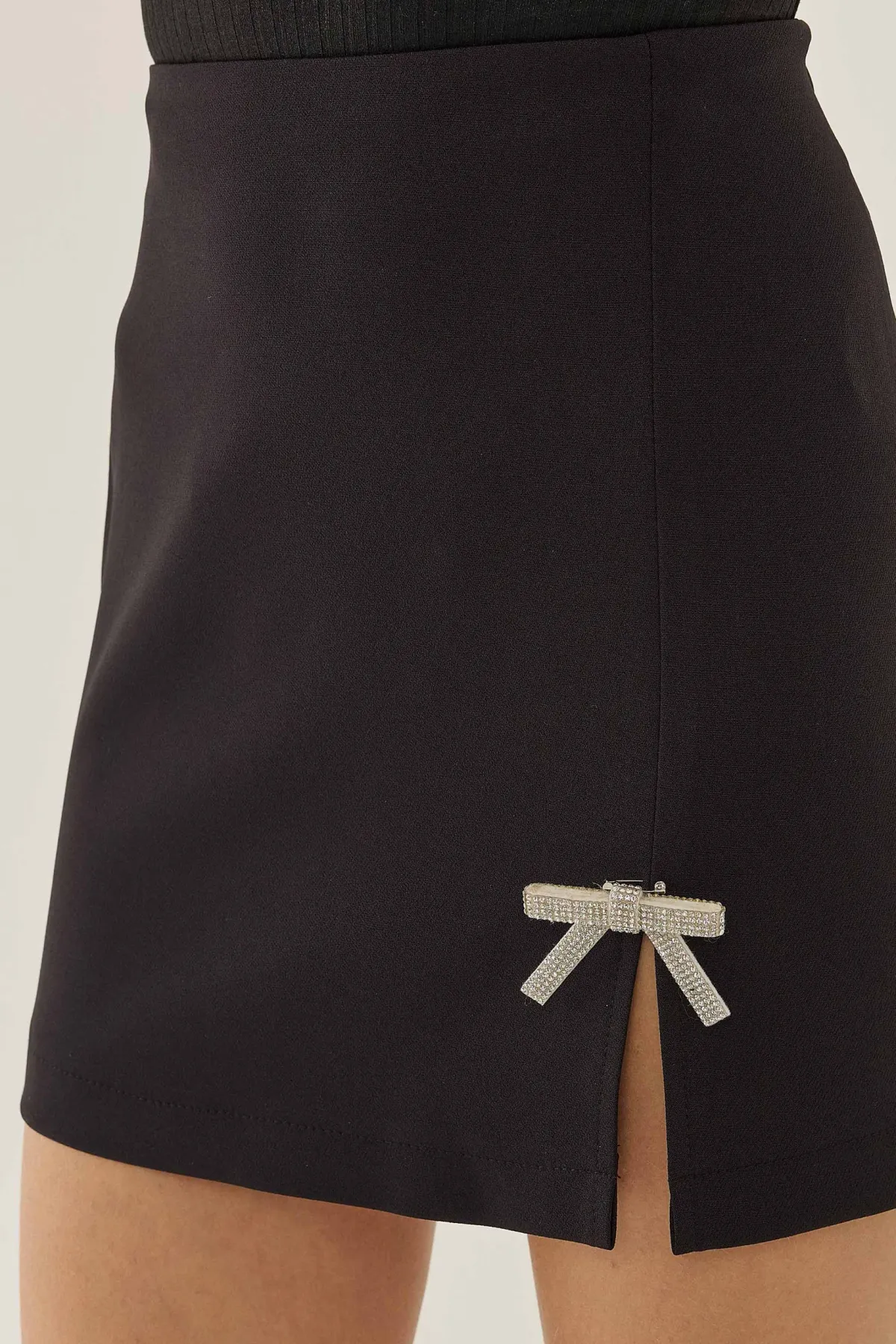 Slit Detailed Mini Skirt with Bow 6