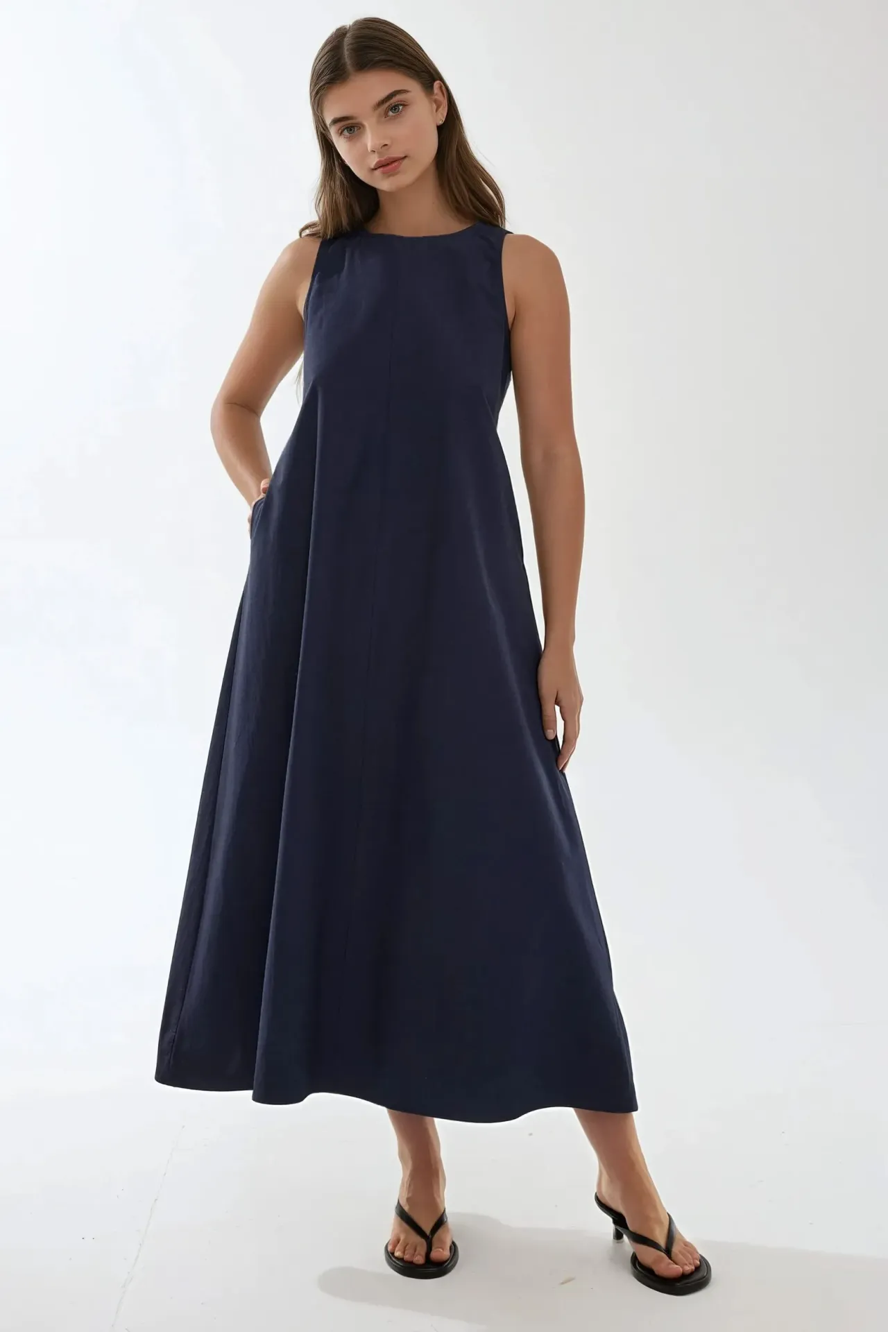 Crew Neck Sleeveless A-Form Maxi Dress