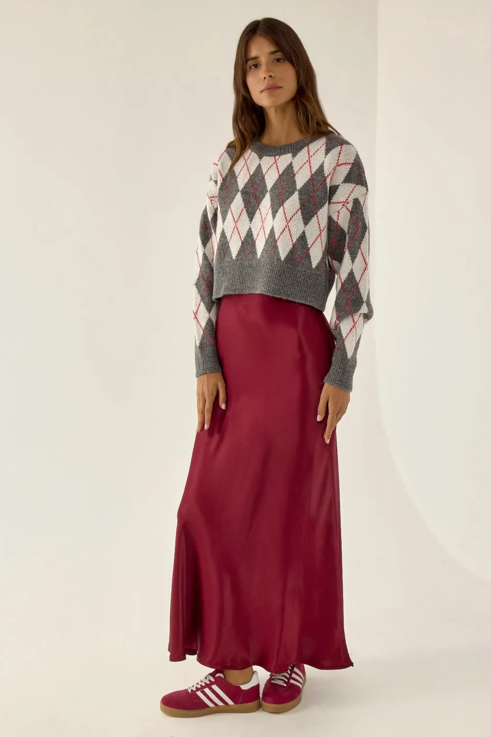 Crew Neck Crop Sweater with Diamond Pattern