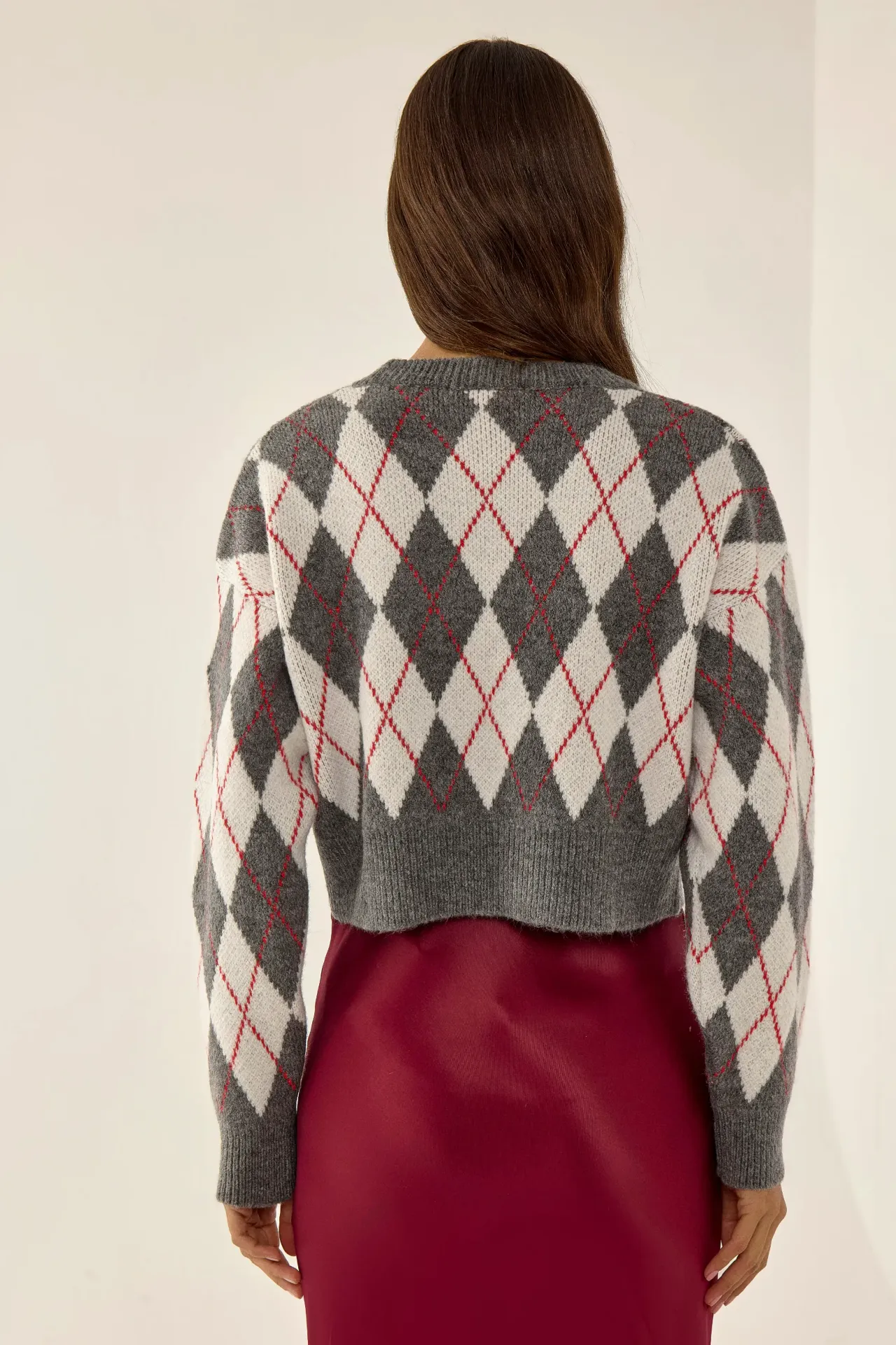 Crew Neck Crop Sweater with Diamond Pattern