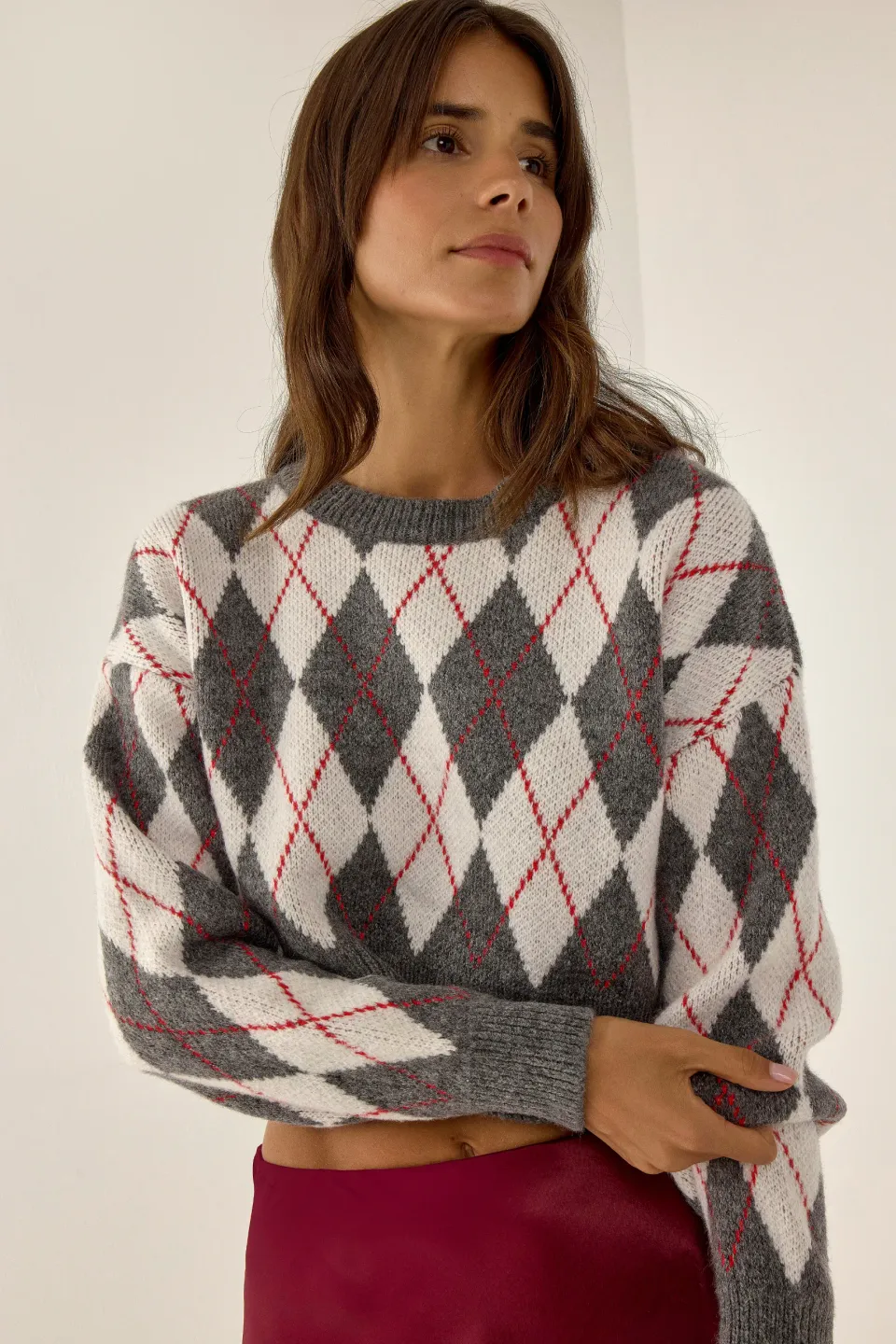 Crew Neck Crop Sweater with Diamond Pattern