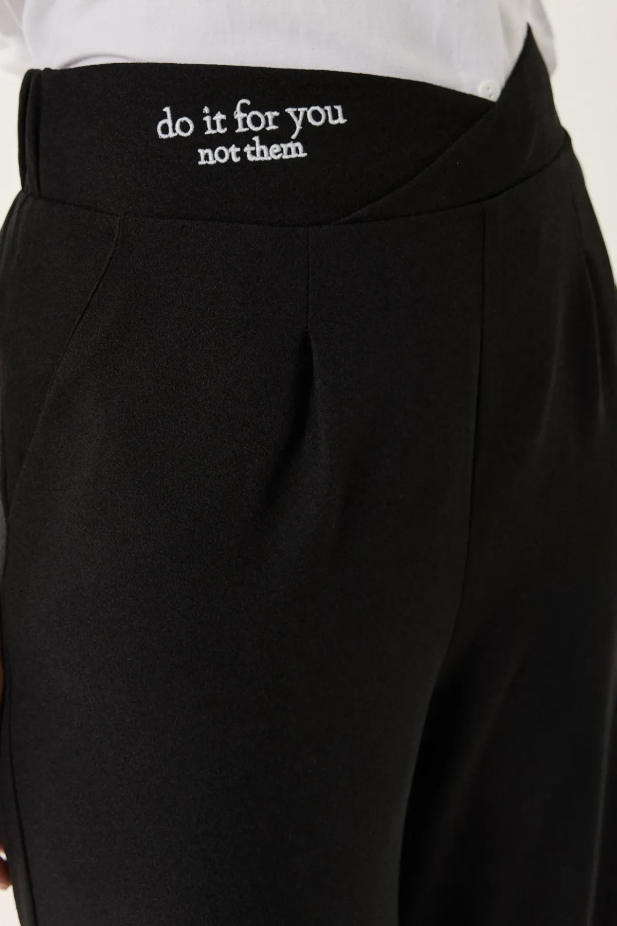 Waist Detailed Straight Leg Pants 5