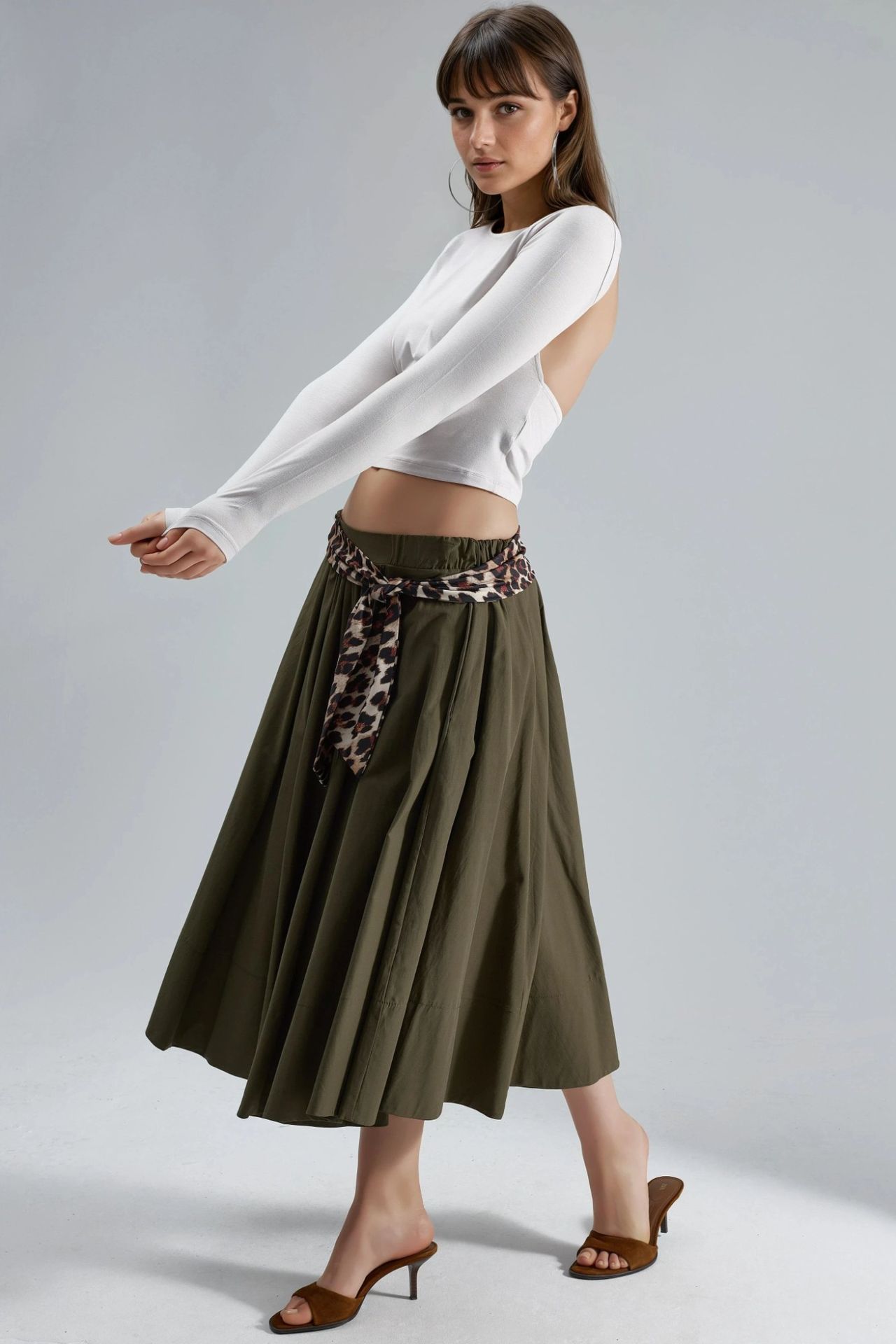 BUSEM Slim Fit Crop Blouse with Back Detail 5