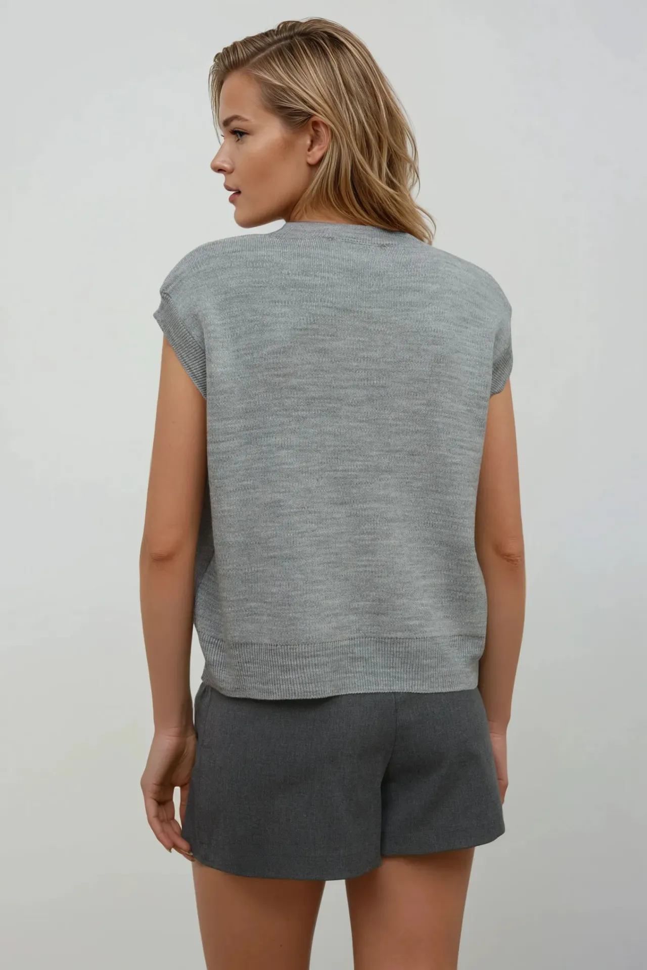 Crew Neck Sweater Vest 4