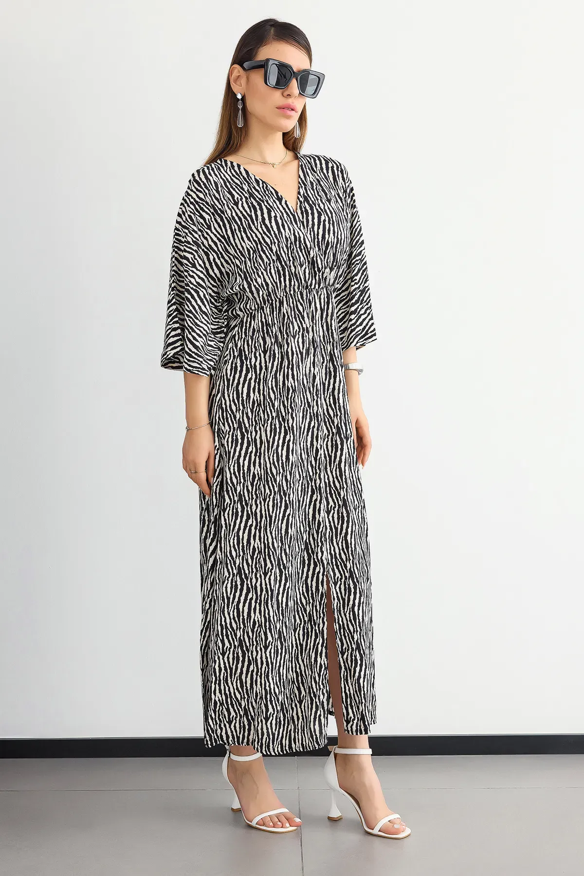 Belted Floral V-Neck Maxi Dress 3