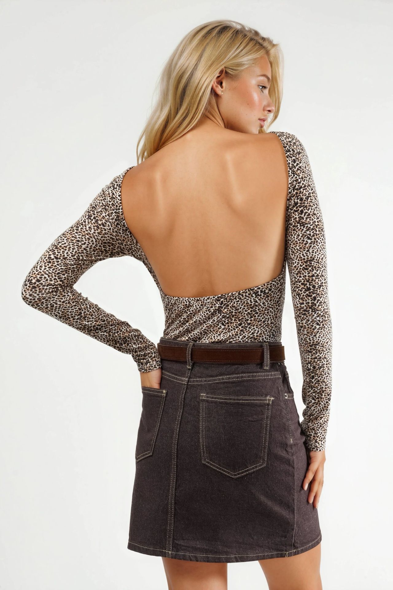 BUSEM Slim Fit Boat Neck Leopard Print Blouse 3