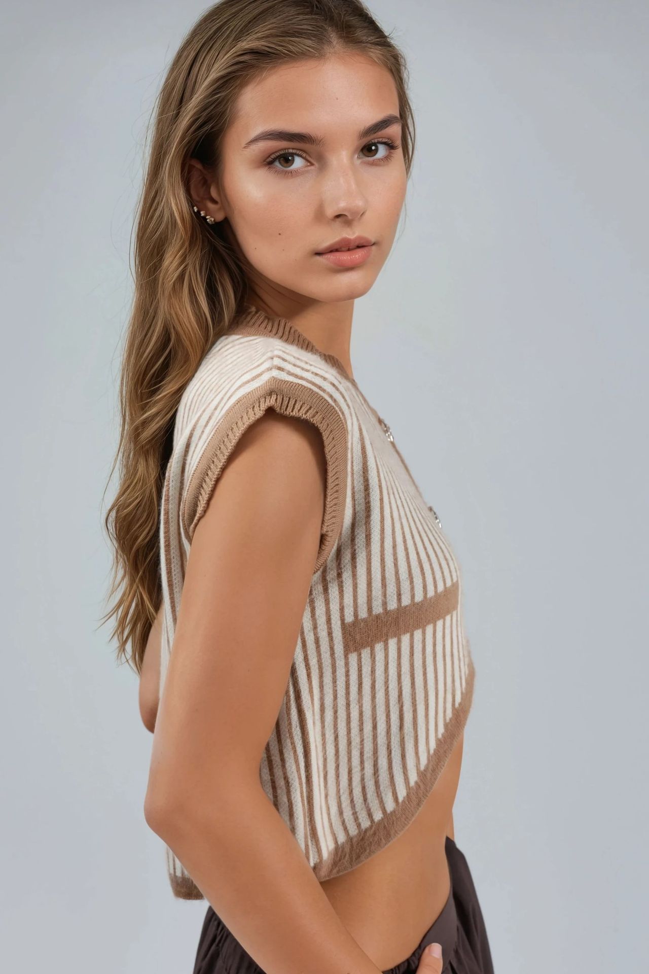 MY FASHION Striped Ribbed Knit Crop Top with Button Closure 3