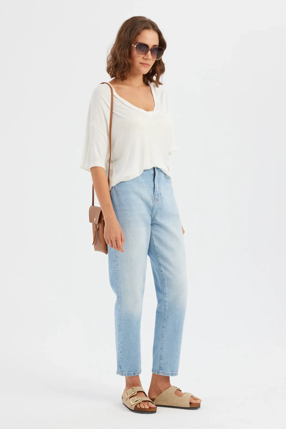 Basic Round Neck Short Sleeve Woven T-Shirt 3