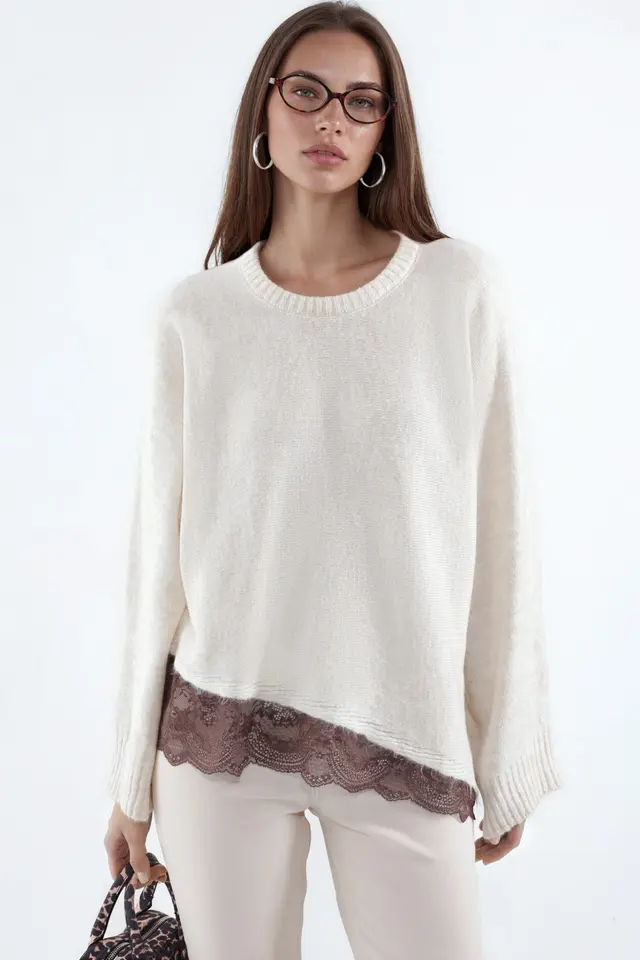 Women's solid crew neck knit sweater