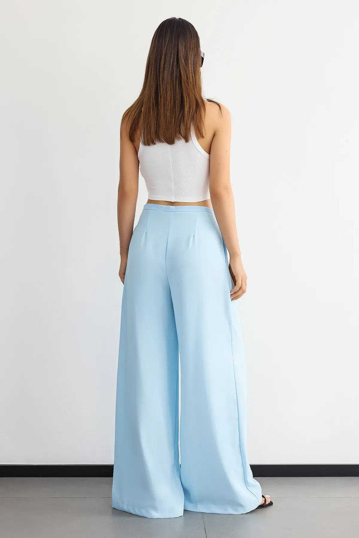 Pleated Wide-Leg Trousers with Relaxed Fit 4