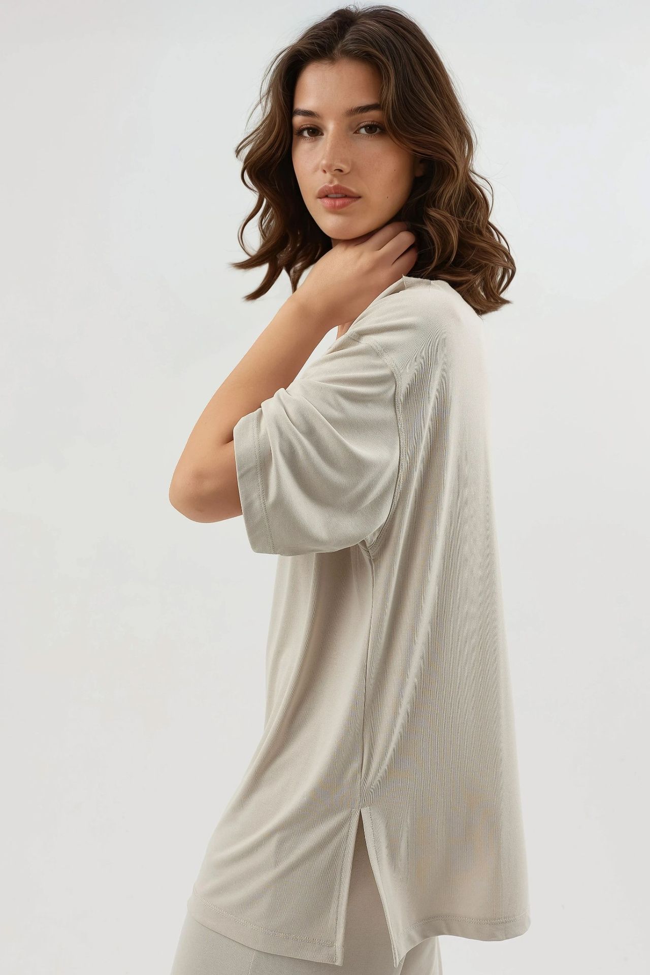 BUSEM Slit Detailed Crew Neck Short Sleeve T-Shirt 2