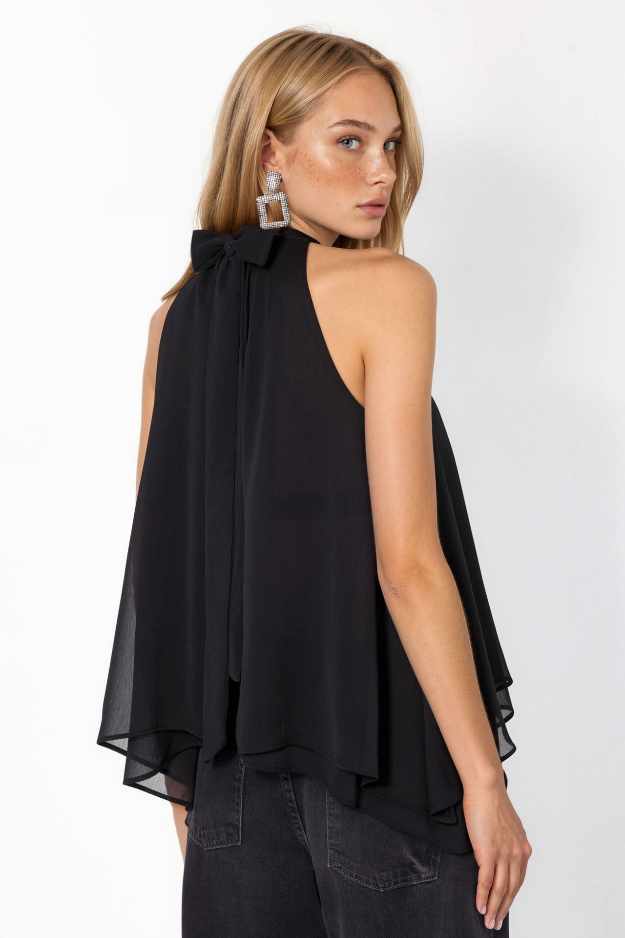 Halter Neck Sleeveless Blouse 3