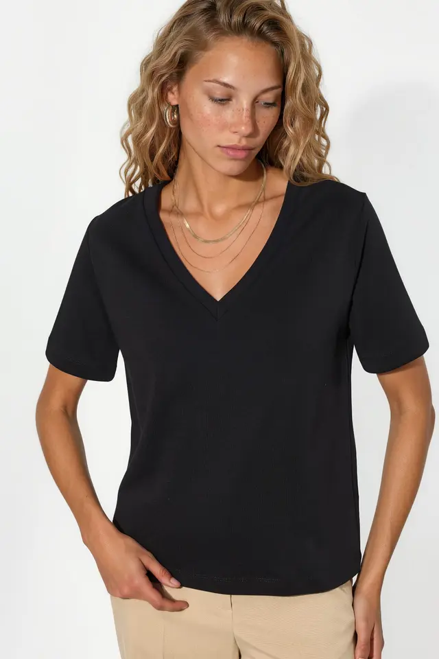 BUSEM V Yaka Düz Regular Fit Pamuk T-Shirt