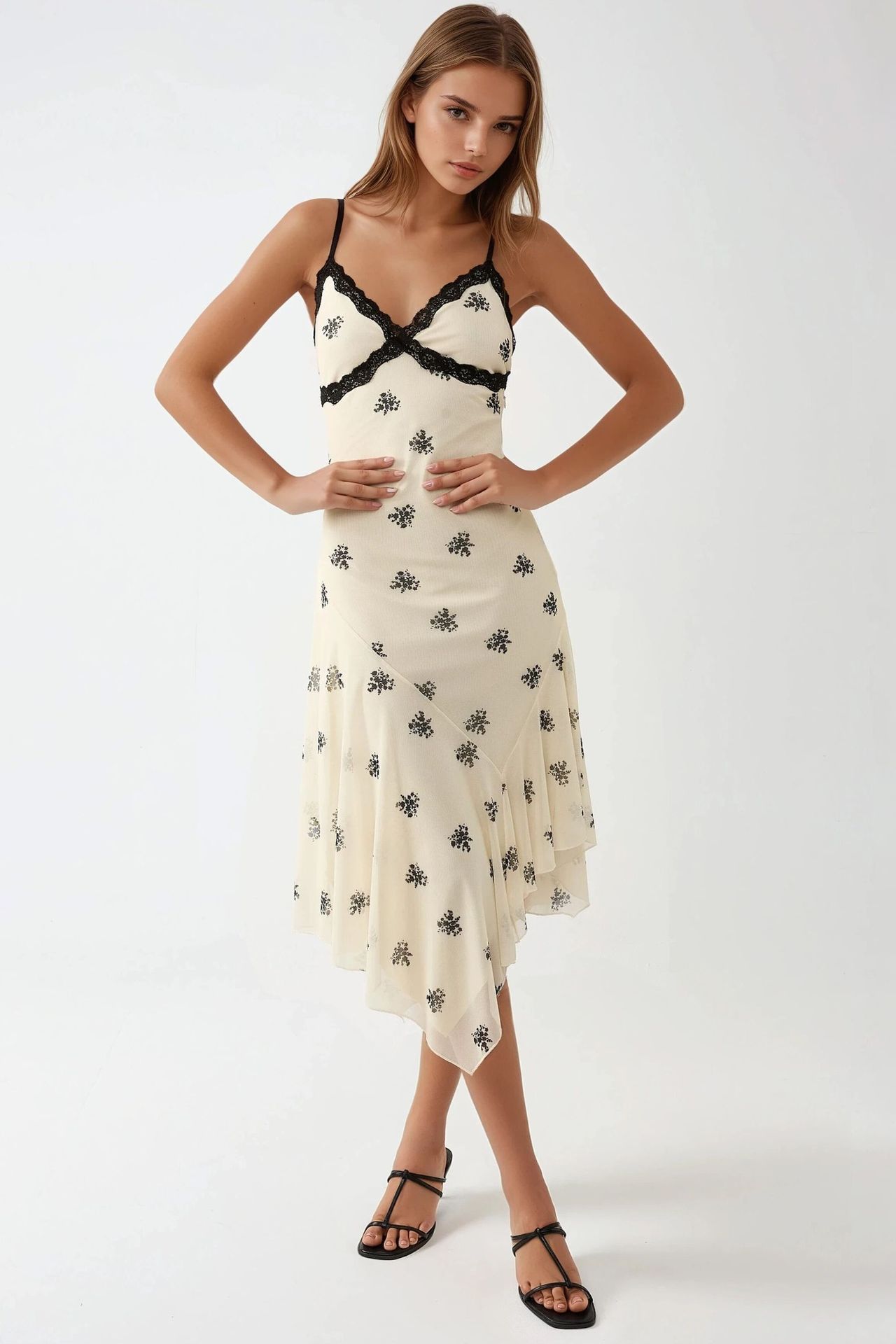 V-Neck Printed Bodycon Maxi Dress with Lace Detail 4
