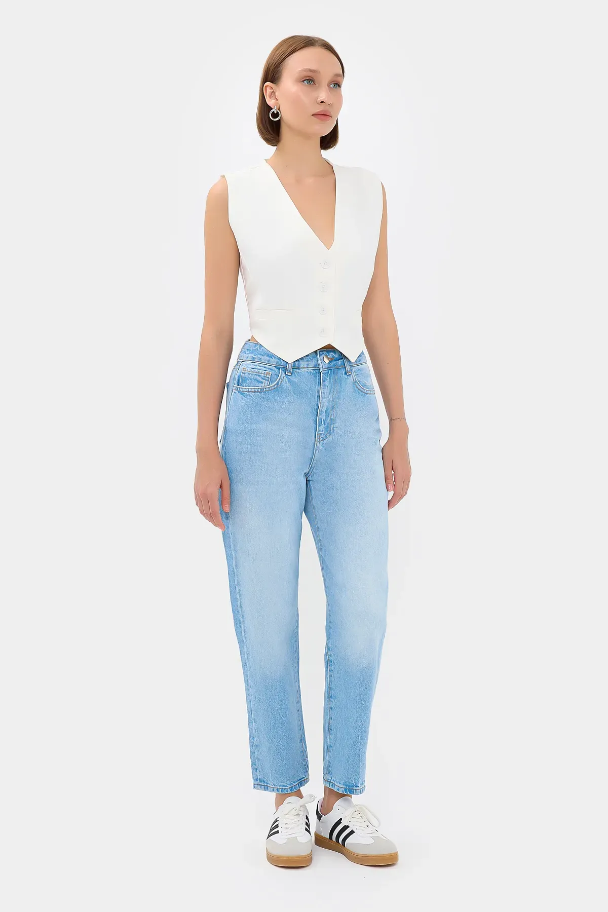 Buttoned V-Neck Sleeveless Waistcoat 3