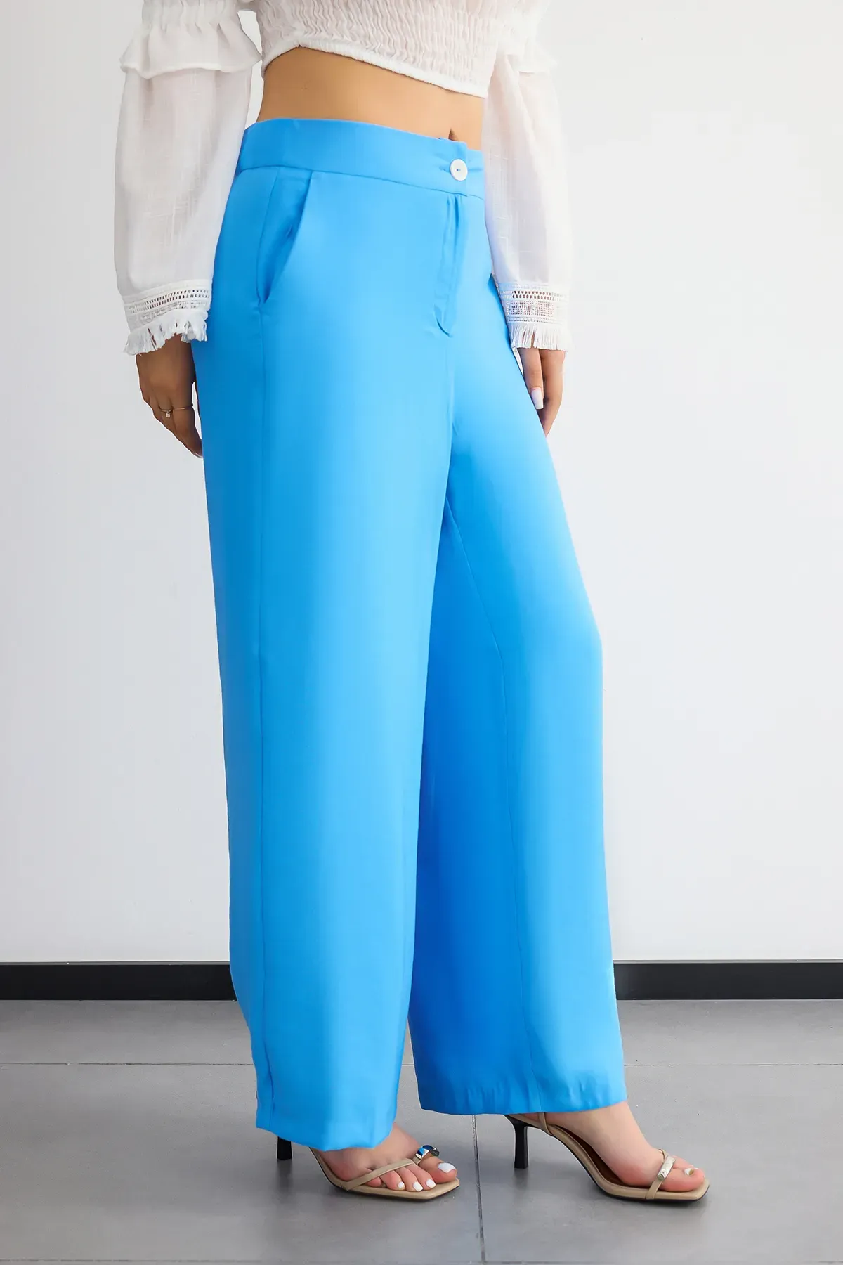 High-Waist Wide-Leg Trousers 3
