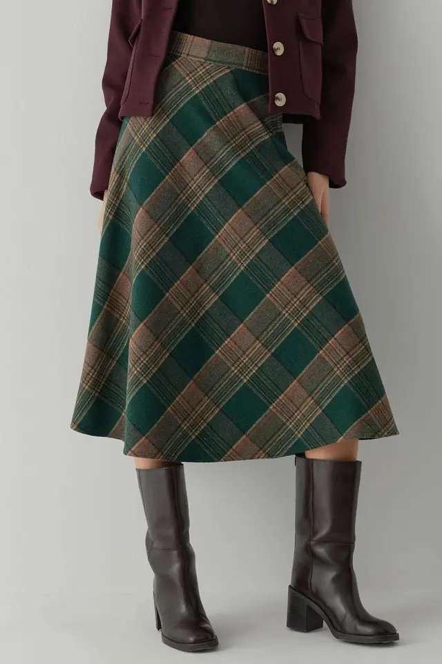 Maxi A-Line Skirt with Zipper Closure