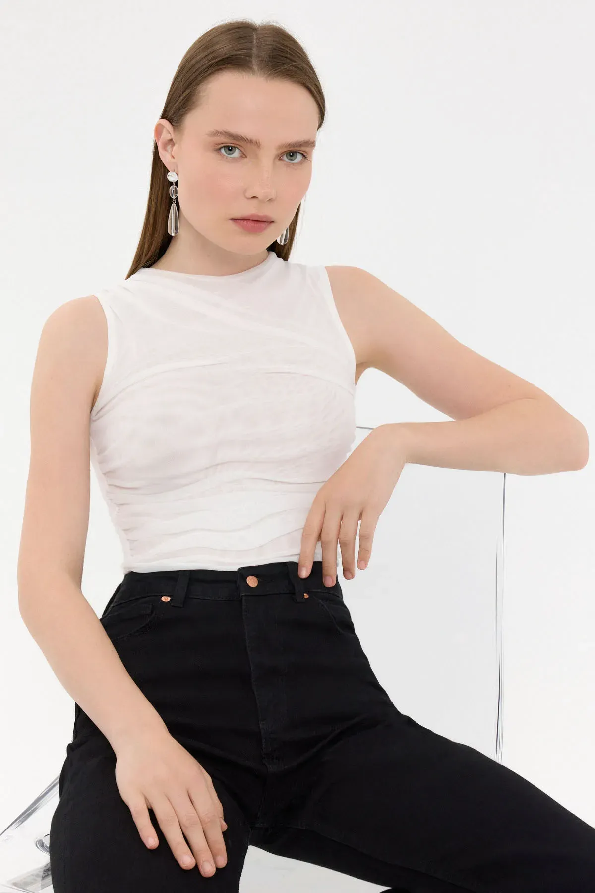 Sleeveless Round Neck Blouse 1