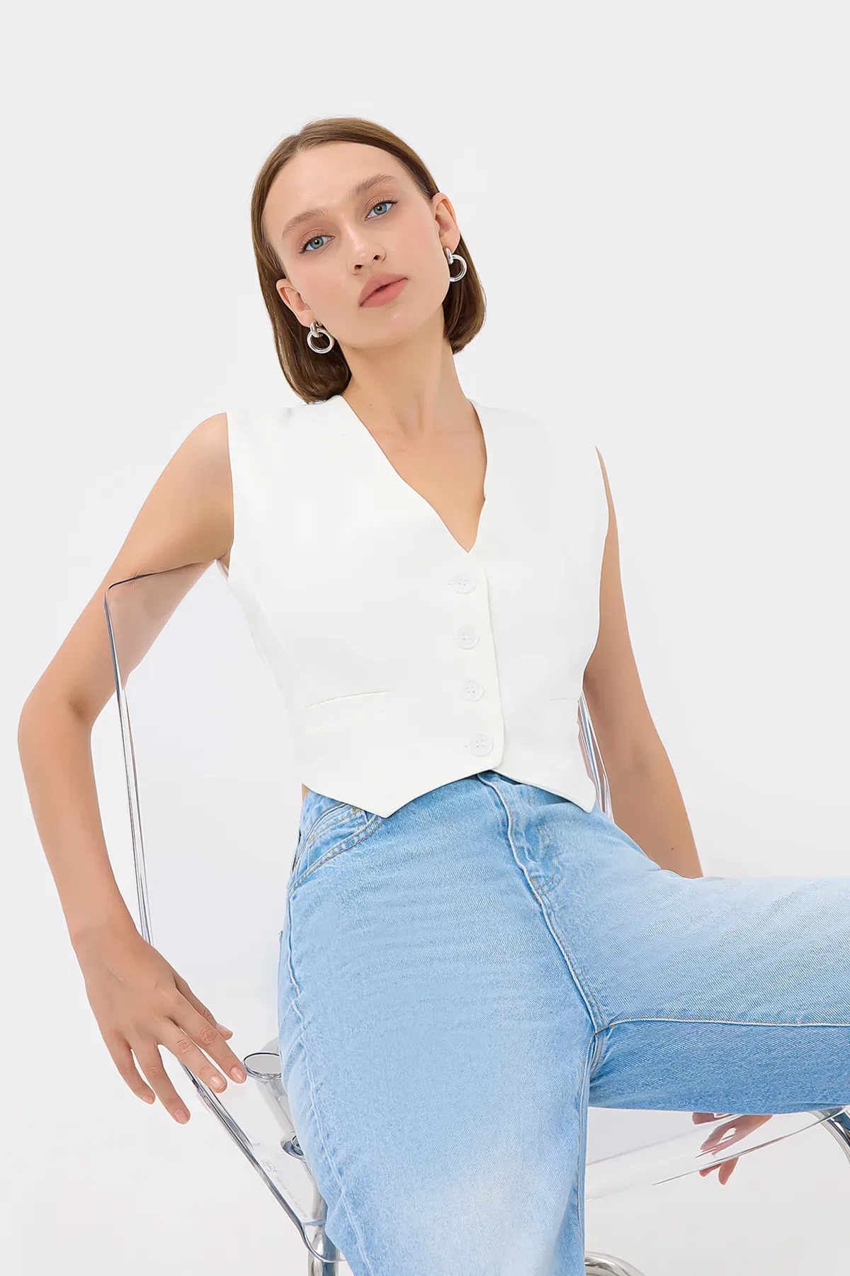 Buttoned V-Neck Sleeveless Waistcoat 1