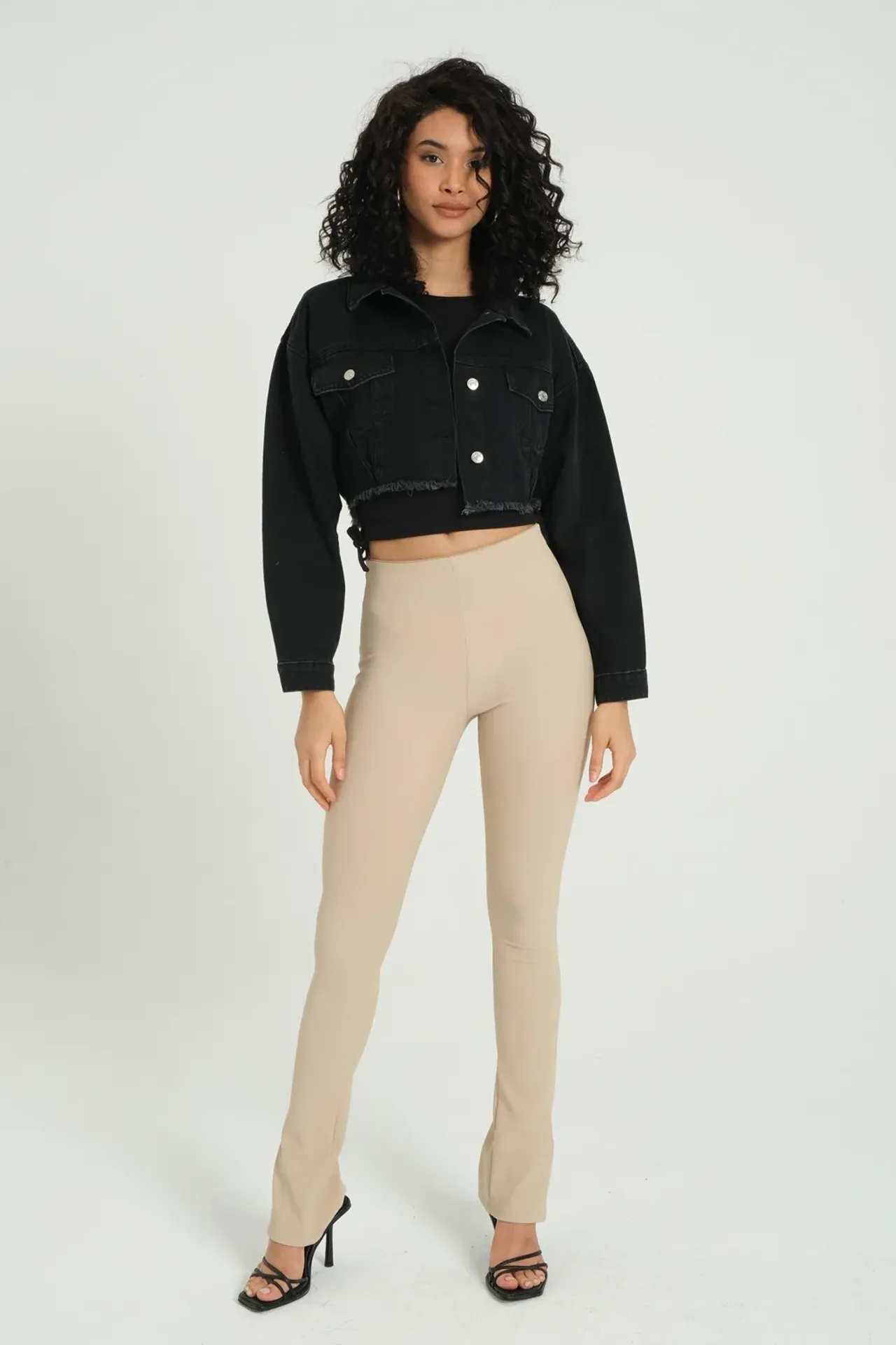 Denim Collar Cropped Jacket with a Seamless Hem