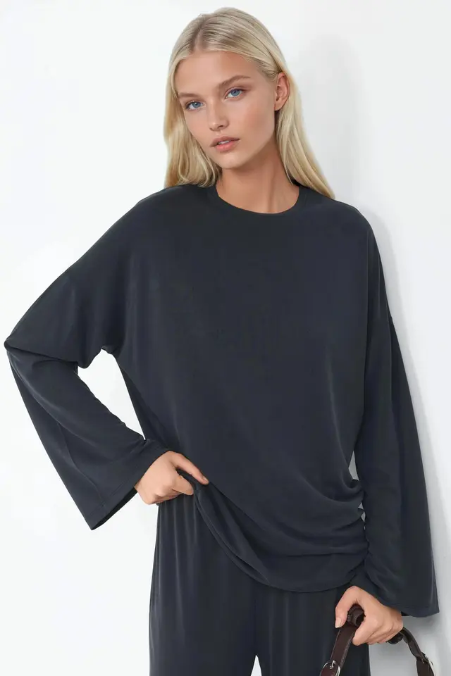 BUSEM Relaxed Fit Crew Neck Long Sleeve Blouse