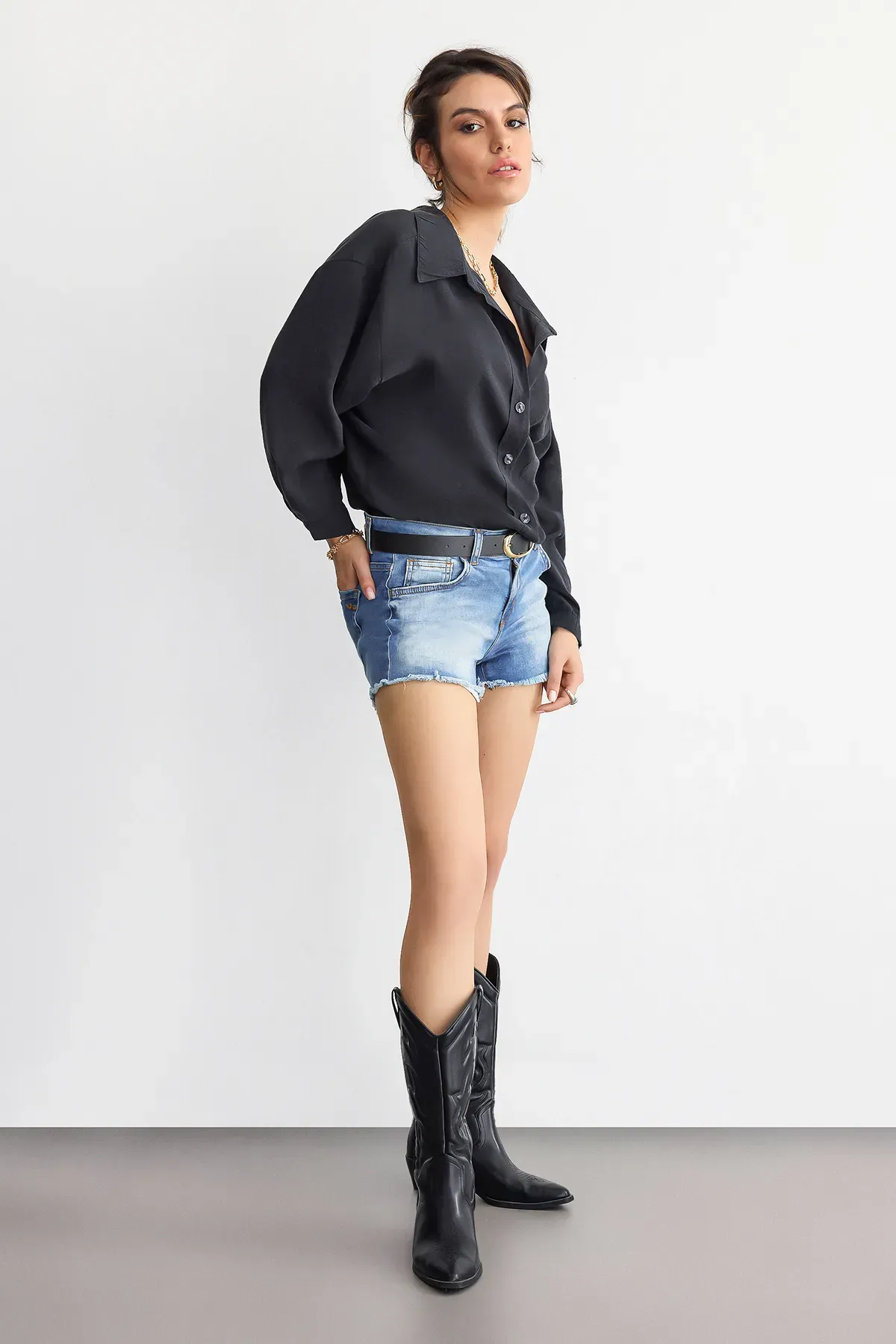 Oversized Velvet Shirt with Button Detail 3