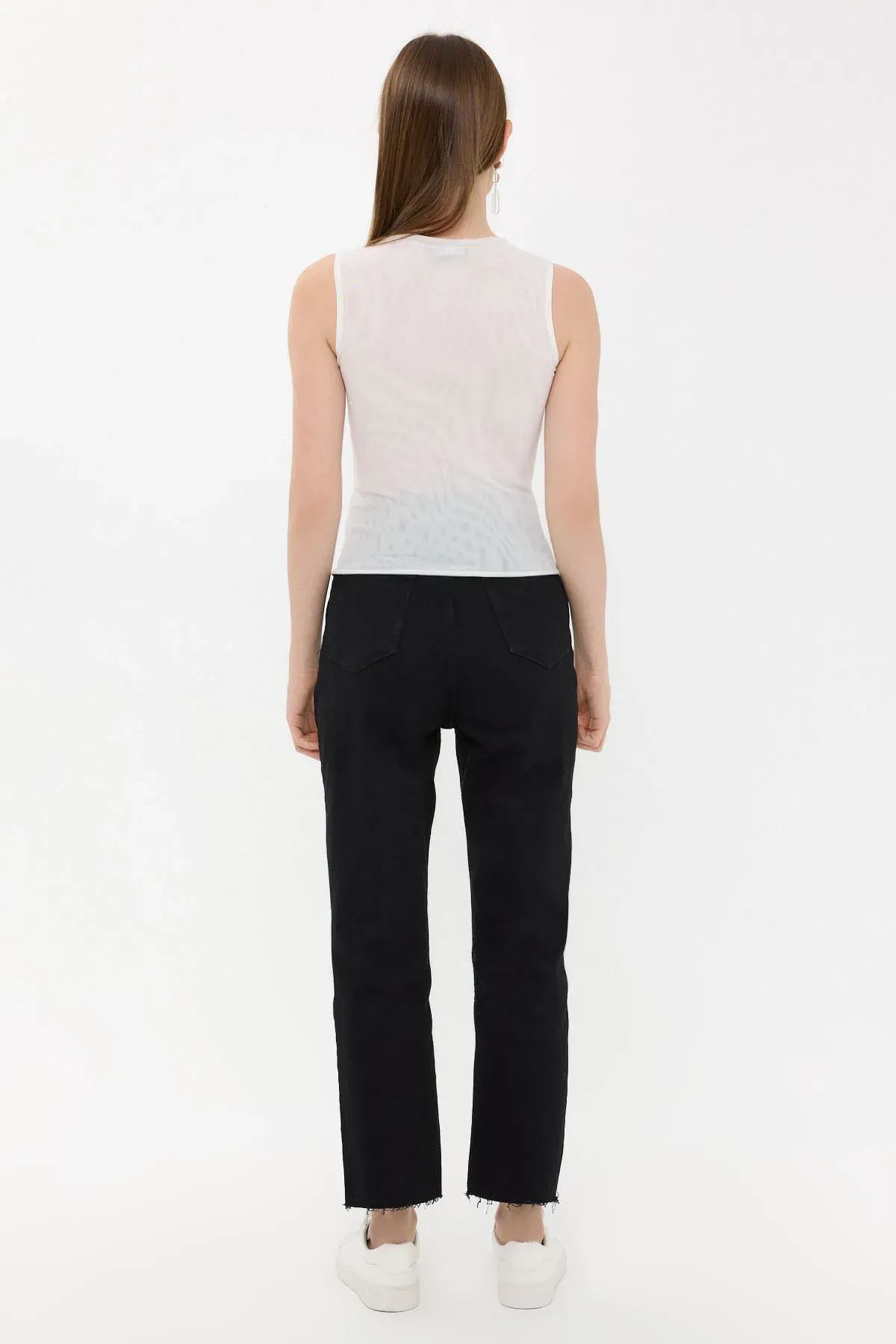 Sleeveless Round Neck Blouse 5