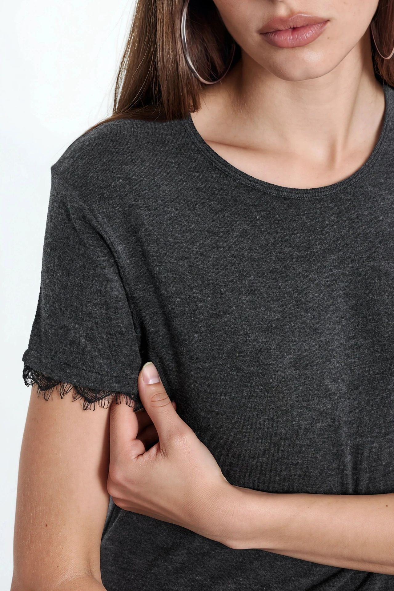 BUSEM Accessory Detailed Crew Neck T-Shirt 4
