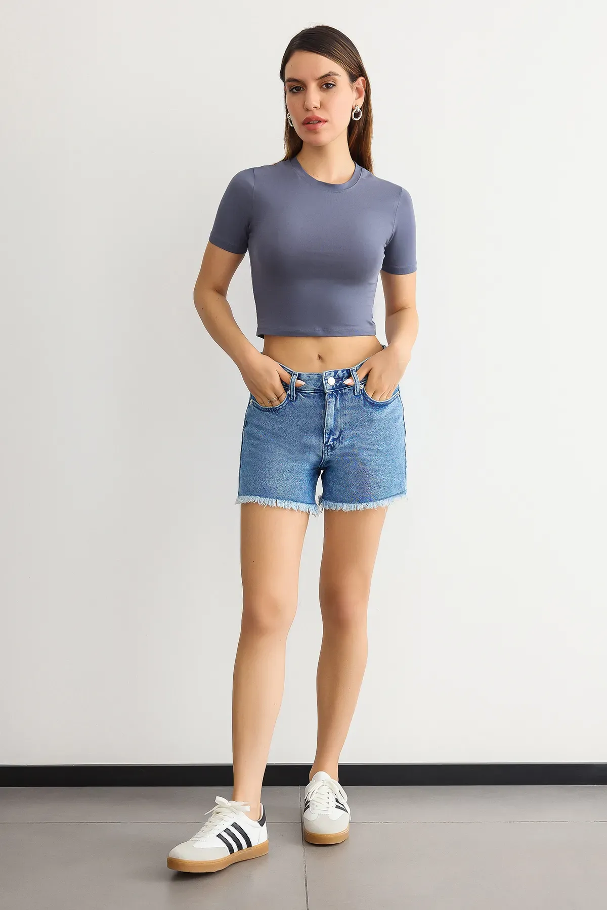 Crew Neck Basic Crop top 2